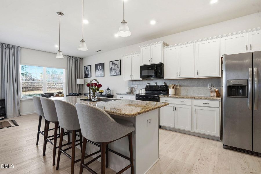 12-web-or-mls-94 Bonnie Girl Cr-29 12-web-or-mls-94 Bonnie Girl Cr-29