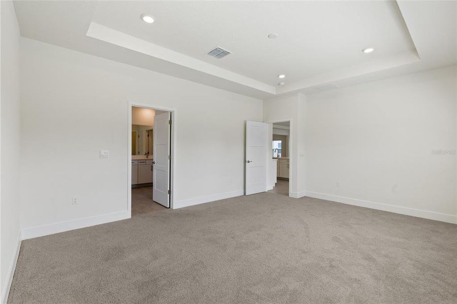 Spacious, unfurnished interior of a new home in , Newberry (Image 19).