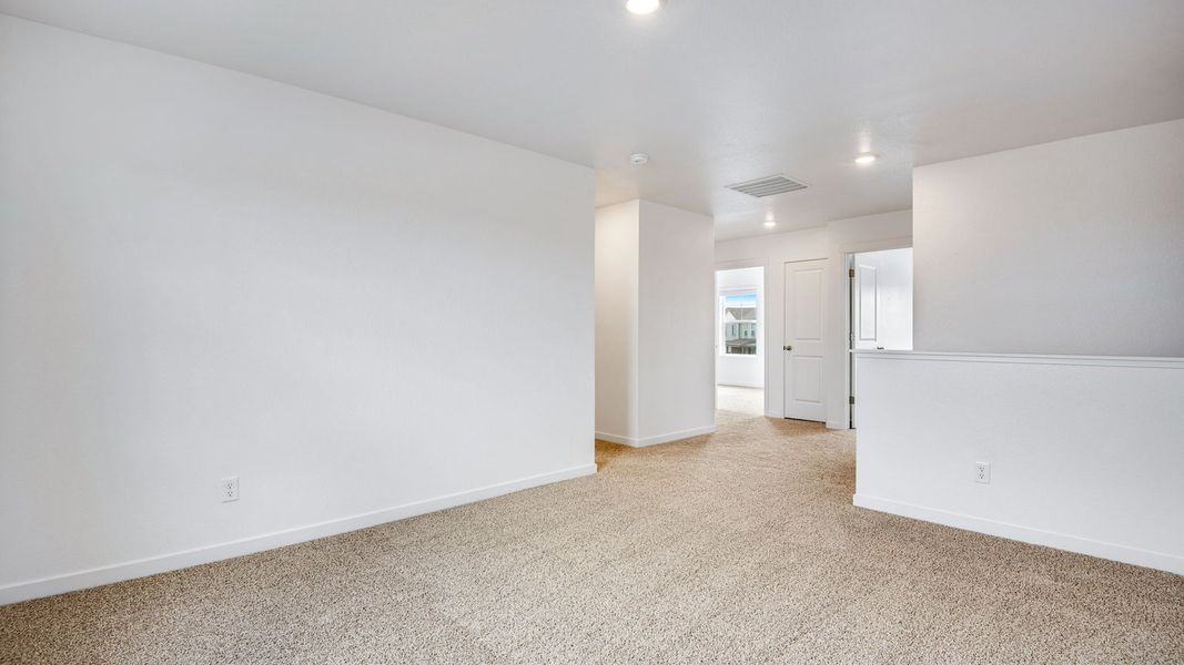 Spacious, unfurnished interior of a new home in Vista Meadows, Fort Lupton (Image 14).