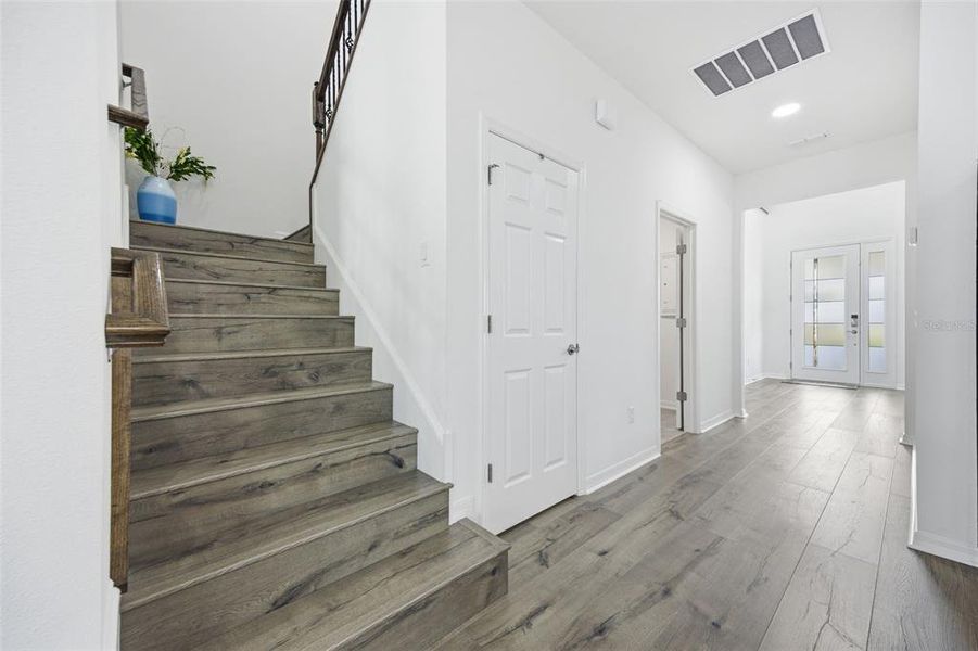Spacious, unfurnished interior of a new home in Whispering Oaks Preserve, Wesley Chapel (Image 66). Spacious, unfurnished interior of a new home in Whispering Oaks Preserve, Wesley Chapel (Image 66).