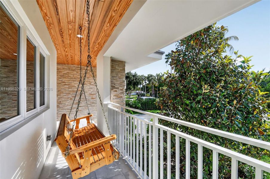 Exterior details and patio area of a home in , Lake Worth (Image 3).