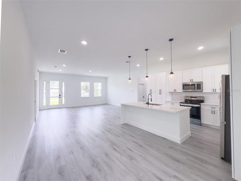 Spacious, unfurnished interior of a new home in , Ocala (Image 33).
