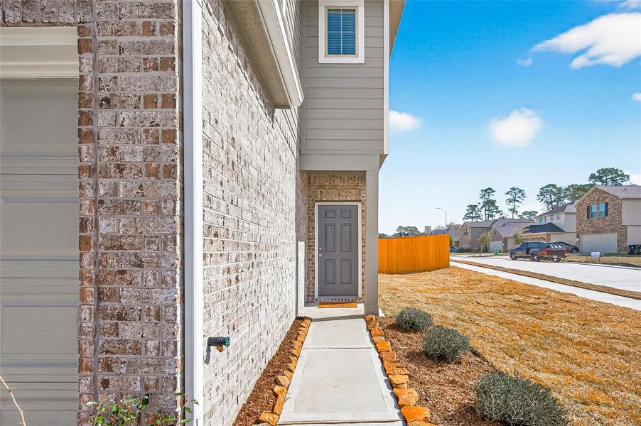 Exterior details and patio area of a home in Woodland Lakes, Houston (Image 3).