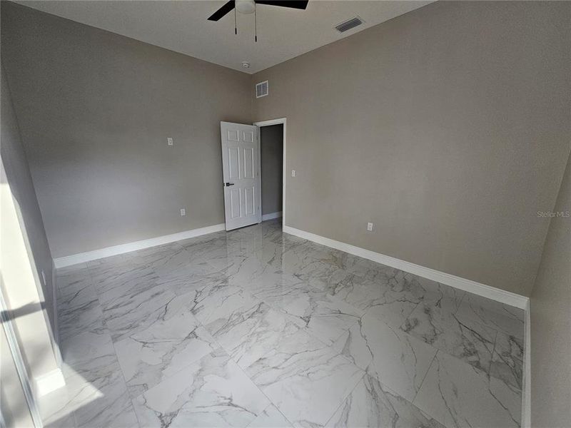 Spacious, unfurnished interior of a new home in , St. Petersburg (Image 11).