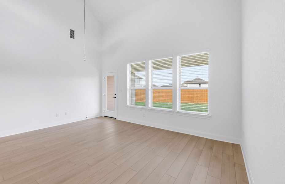 Spacious, unfurnished interior of a new home in Santa Rita Ranch, Liberty Hill (Image 24).