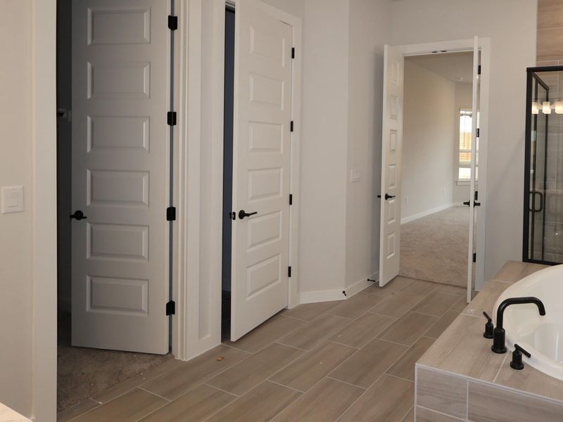 Furnished interior view inside a new home in Edgewood, Leander (Image 7).