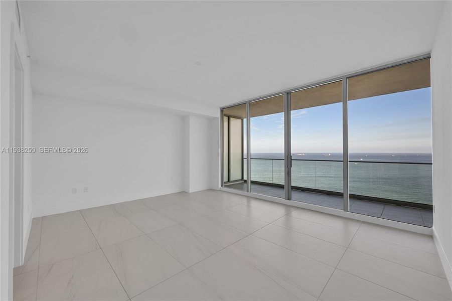 Spacious, unfurnished interior of a new home in , Fort Lauderdale (Image 52).