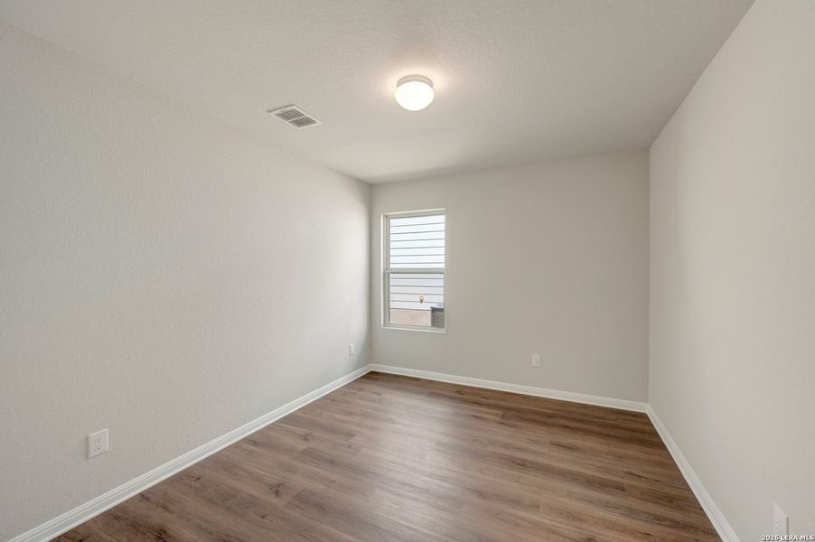 Spacious, unfurnished interior of a new home in Mesquite Ridge, San Antonio (Image 20).