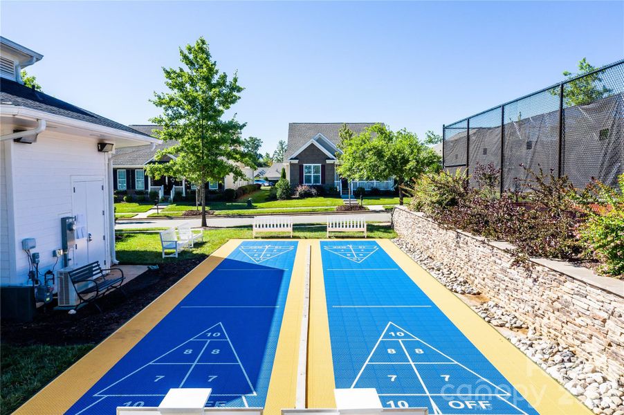 Community amenities in Bailey's Glen, Huntersville (Image 39).