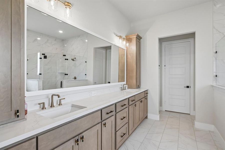Furnished interior view inside a new home in King Crossing Estates, Van Alstyne (Image 17). Furnished interior view inside a new home in King Crossing Estates, Van Alstyne (Image 17).
