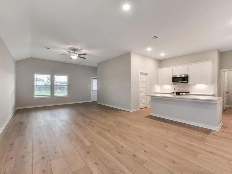 Spacious, unfurnished interior of a new home in Sunterra, Katy (Image 17).