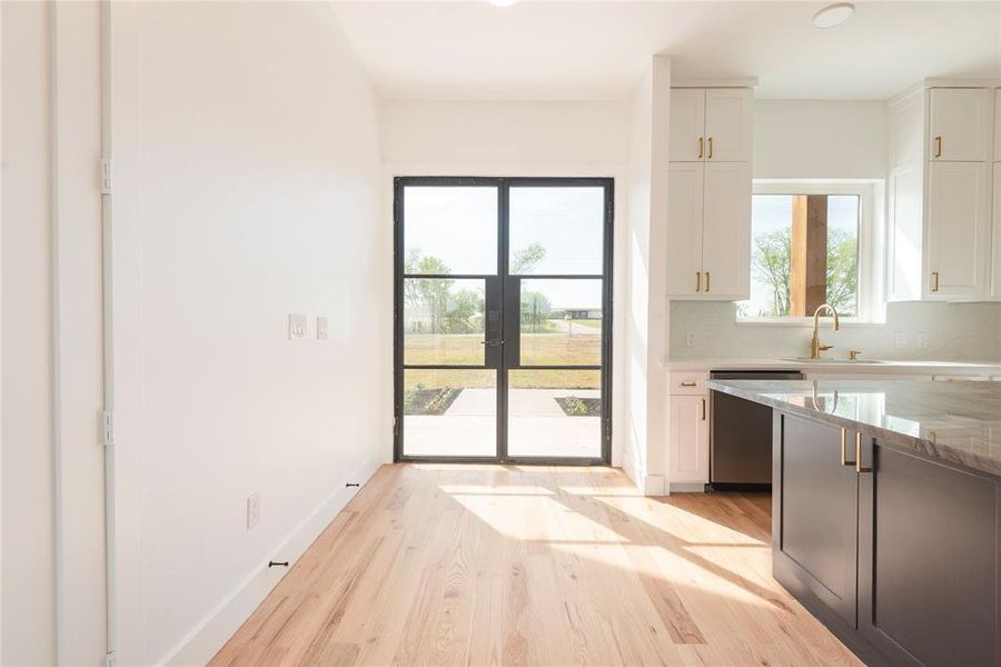 Spacious, unfurnished interior of a new home in , Celeste (Image 17).