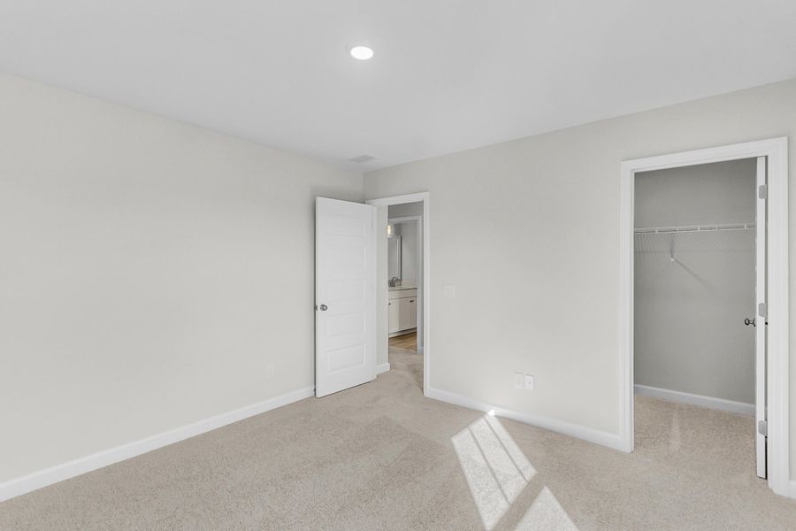 Spacious, unfurnished interior of a new home in Six Oaks, Summerville (Image 32).