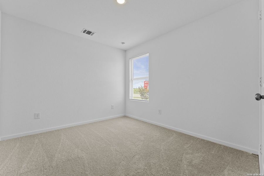 Spacious, unfurnished interior of a new home in Spring Grove, San Antonio (Image 9).