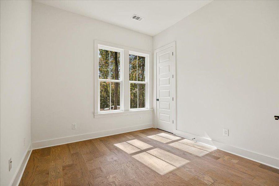 Spacious, unfurnished interior of a new home in , Gainesville (Image 30).