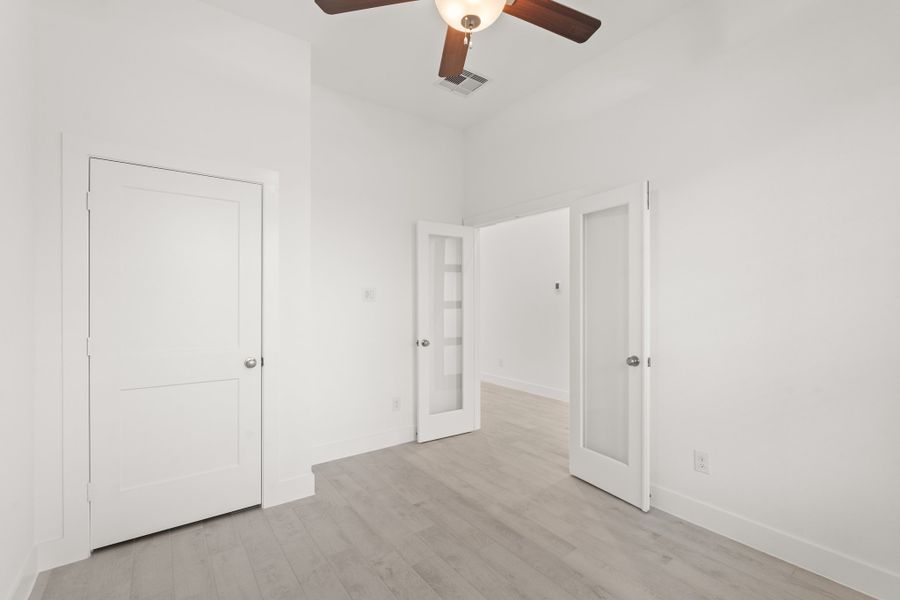 Spacious, unfurnished interior of a new home in Riceland, Mont Belvieu (Image 11).