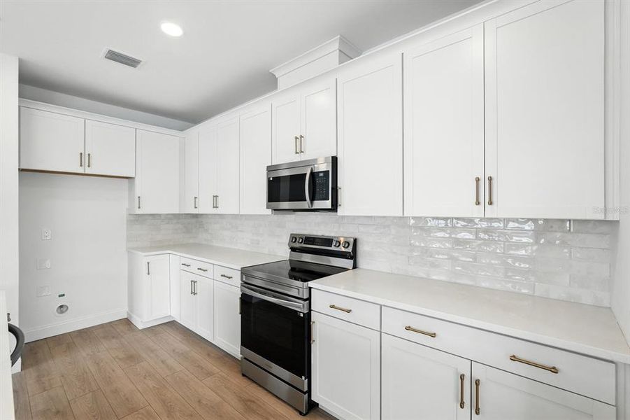 Furnished interior view inside a new home in Palm Coast Homes, Palm Coast (Image 9).