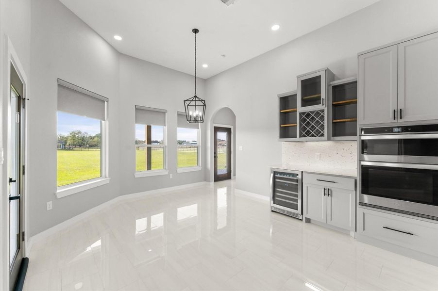 Spacious, unfurnished interior of a new home in , Rosharon (Image 25).