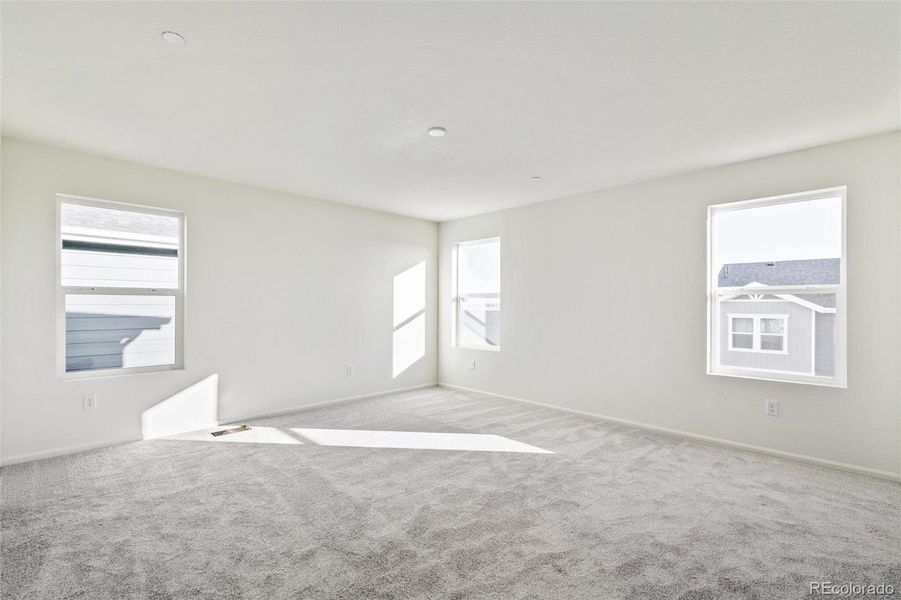 Spacious, unfurnished interior of a new home in Turnberry, Commerce City (Image 29).
