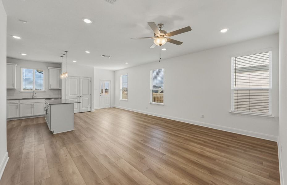 Spacious, unfurnished interior of a new home in Patterson Ranch, Georgetown (Image 29).