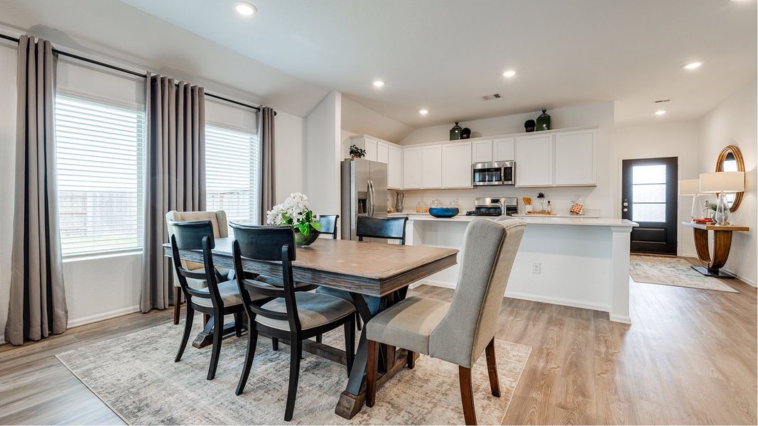 6432 Clover II Dining 2of3 F1 080125 6432 Clover II Dining 2of3 F1 080125