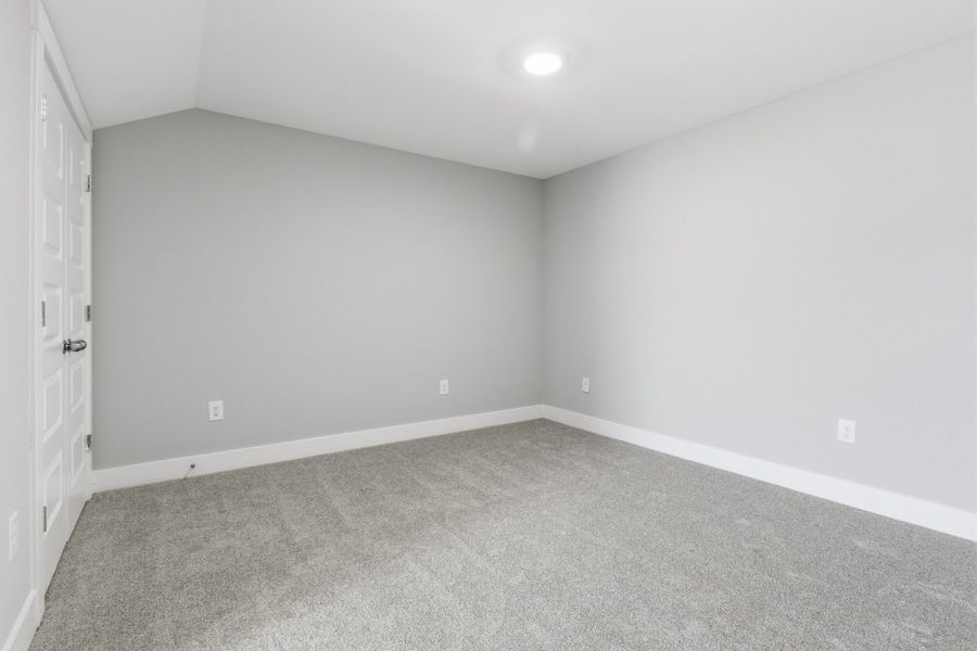 Spacious, unfurnished interior of a new home in Veterans Cove, Murfreesboro (Image 30).