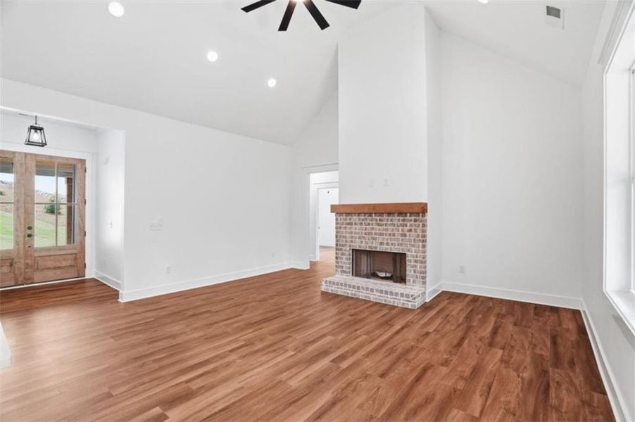 Spacious, unfurnished interior of a new home in , Jasper (Image 35).