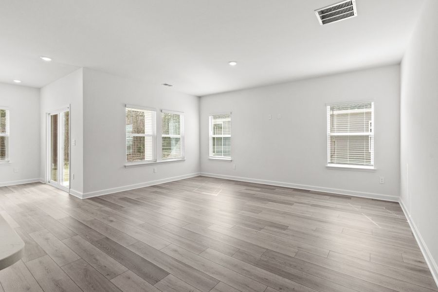 Spacious, unfurnished interior of a new home in Palmetto Place, Longs (Image 18).