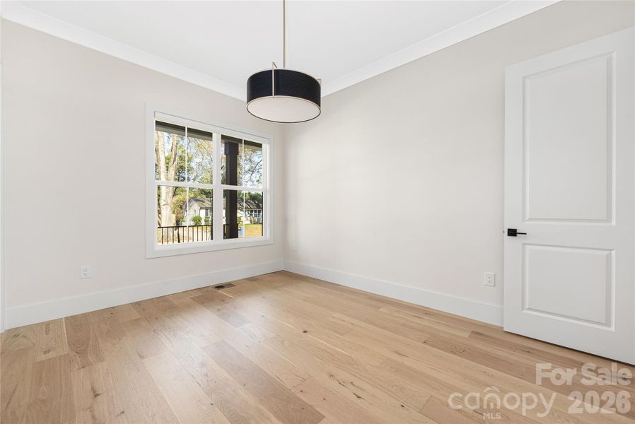 Main level guest suite.