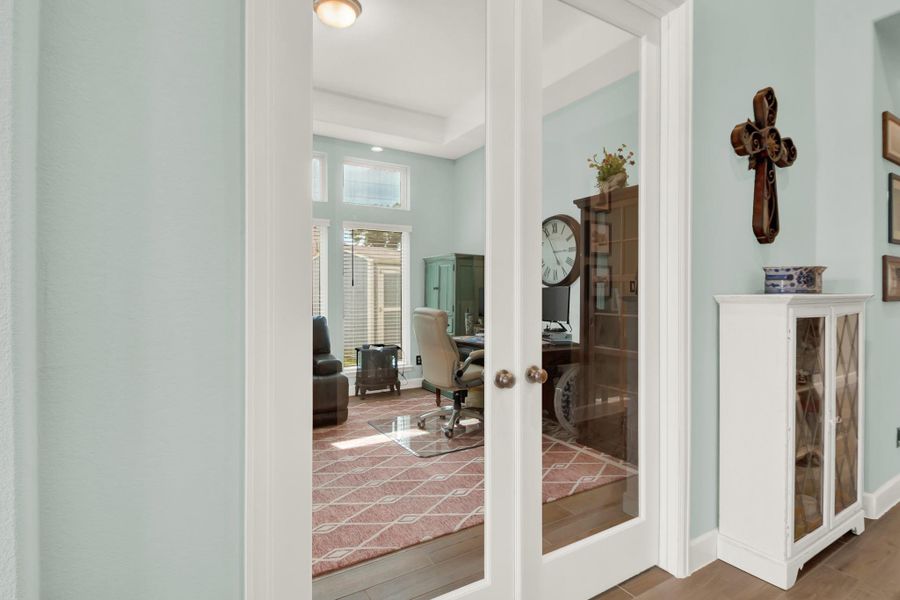 Furnished interior view inside a new home in , Tomball (Image 14).