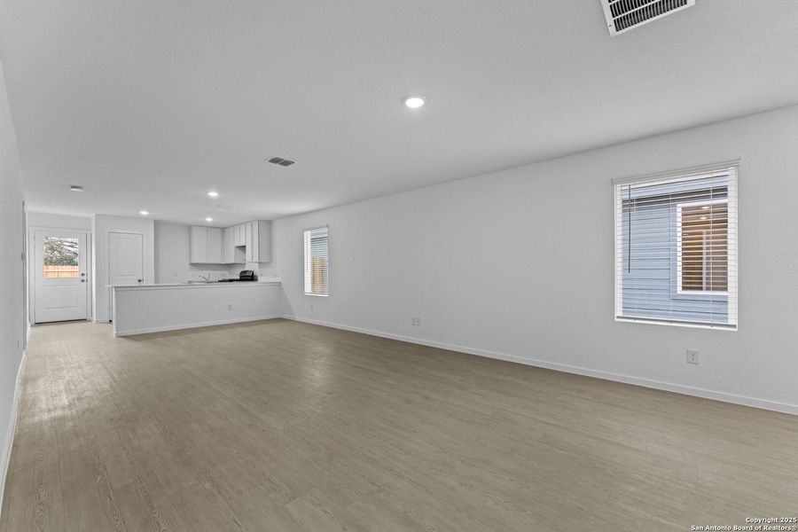 Spacious, unfurnished interior of a new home in Torian Village: Belmar Collection, San Antonio (Image 19).