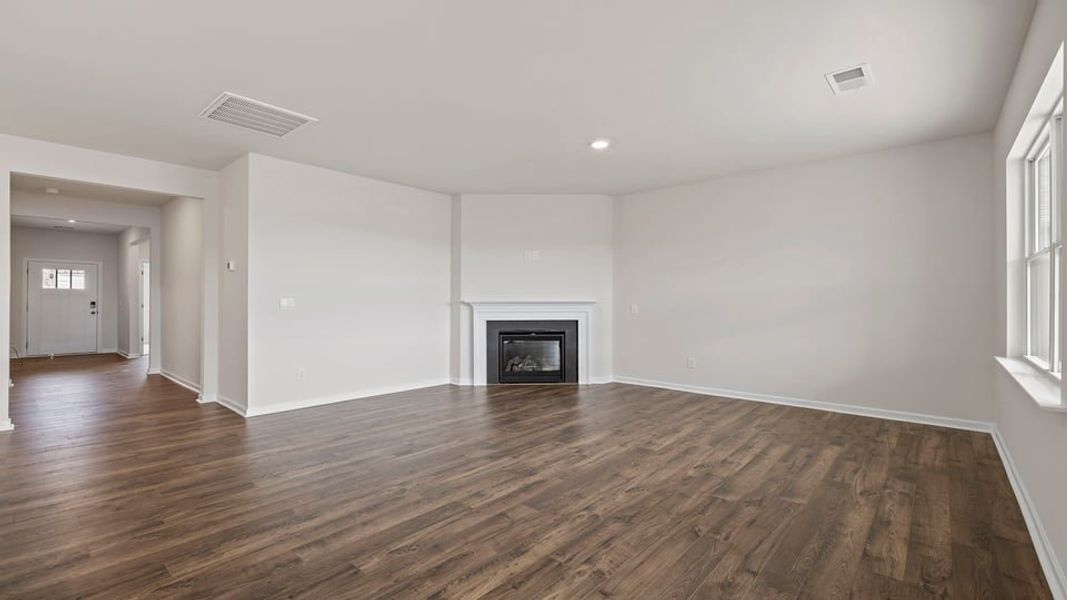 Spacious, unfurnished interior of a new home in Woodglen, Piedmont (Image 19).