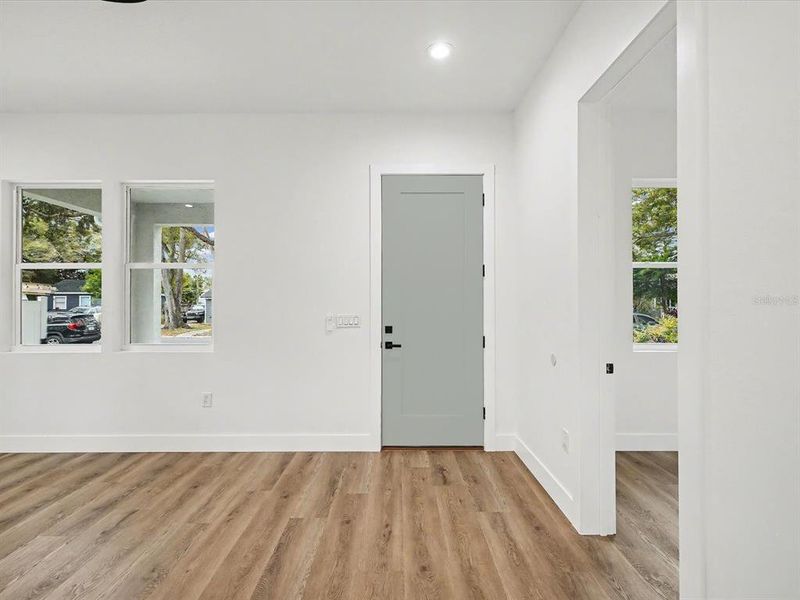 Spacious, unfurnished interior of a new home in , St. Petersburg (Image 58).