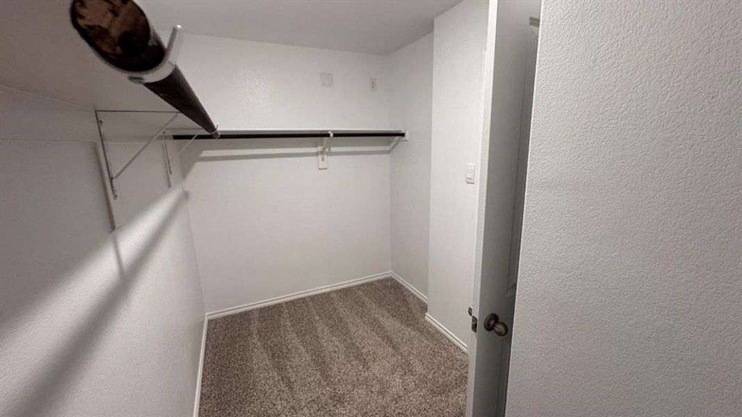 Spacious, unfurnished interior of a new home in Meadowbrook Estates, Cleburne (Image 15).