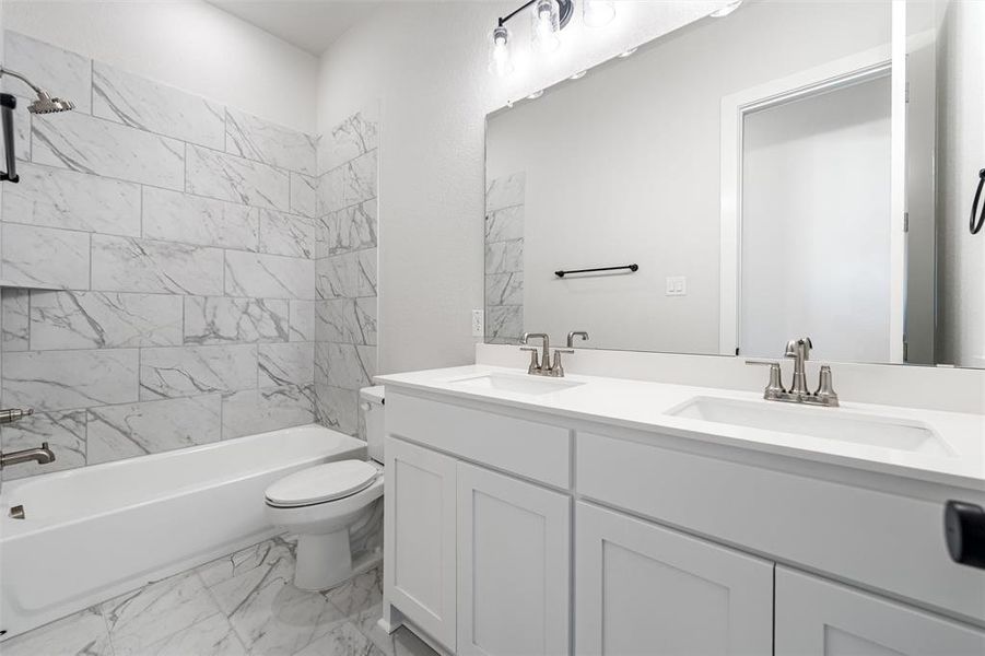 Furnished interior view inside a new home in Creekview Addition, Van Alstyne (Image 15). Furnished interior view inside a new home in Creekview Addition, Van Alstyne (Image 15).