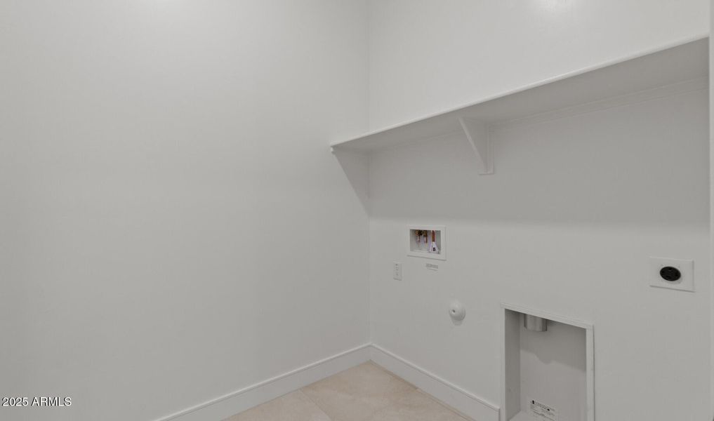 Edgewood Lot #102 Laundry (Large) Edgewood Lot #102 Laundry (Large)