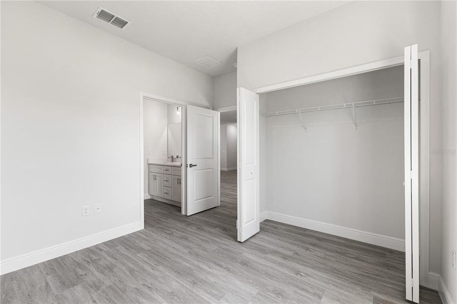 Spacious, unfurnished interior of a new home in , Ocala (Image 12).