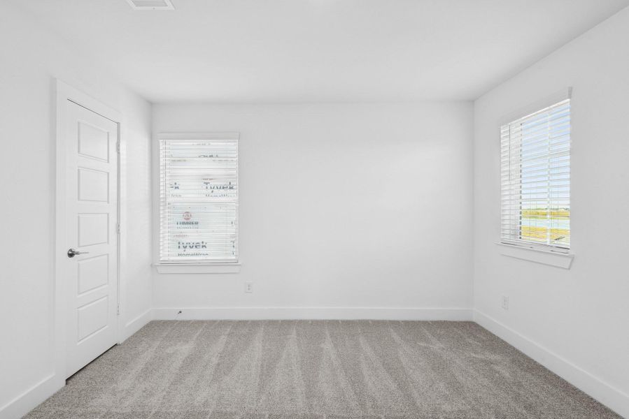Spacious, unfurnished interior of a new home in Lago Mar, Santa Fe (Image 16).