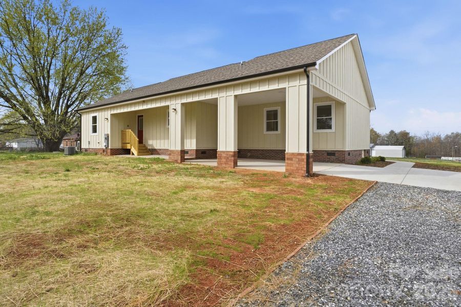 Exterior details and patio area of a home in , Newton (Image 20).
