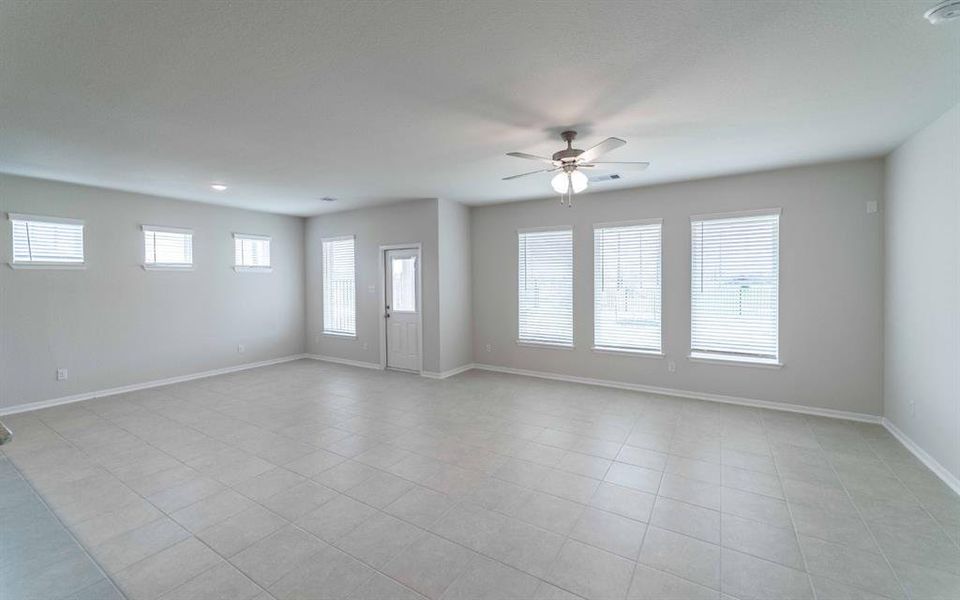 Spacious, unfurnished interior of a new home in Sierra Vista, Rosharon (Image 7). Spacious, unfurnished interior of a new home in Sierra Vista, Rosharon (Image 7).