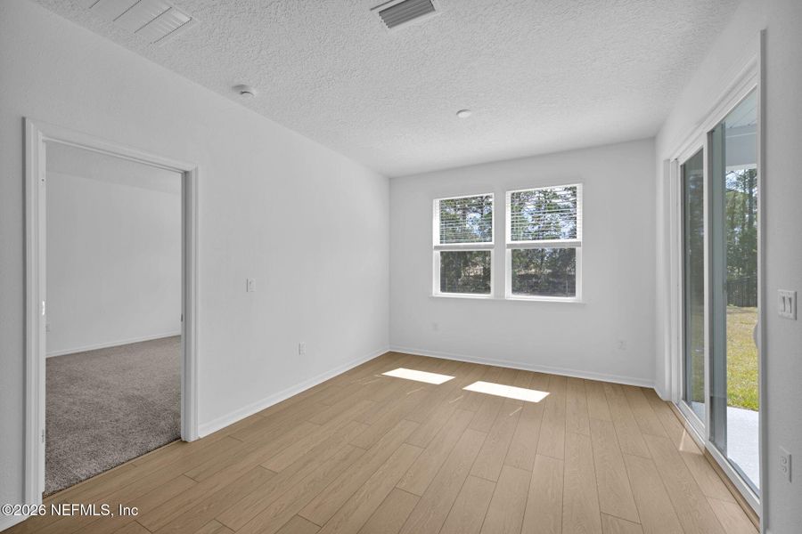 Spacious, unfurnished interior of a new home in Hyland Trail, Green Cove Springs (Image 33).