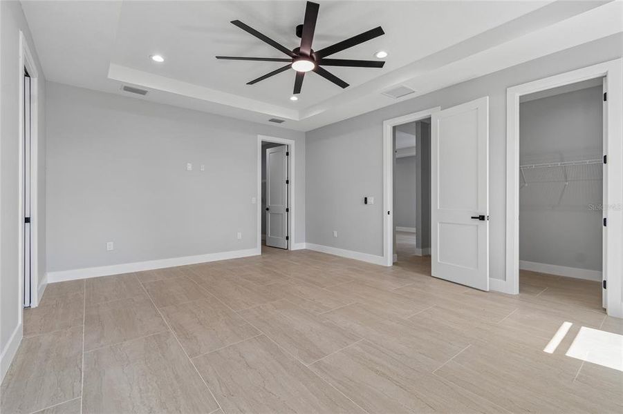 Spacious, unfurnished interior of a new home in , Tampa (Image 77).