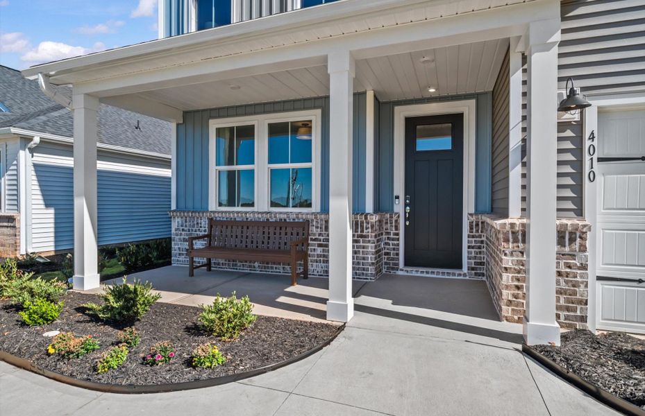 Representative exterior details of a home built from the Valen by Pulte Homes in Sparrow Creek, Boiling Springs (Image 26).