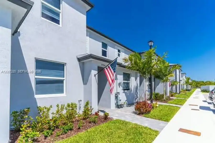 Exterior details and patio area of a home in , Homestead (Image 20).