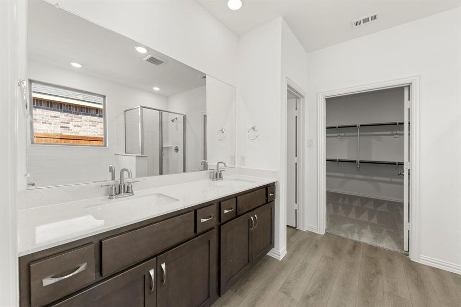 21. 1322 Parkdale - Bath (2) 21. 1322 Parkdale - Bath (2)