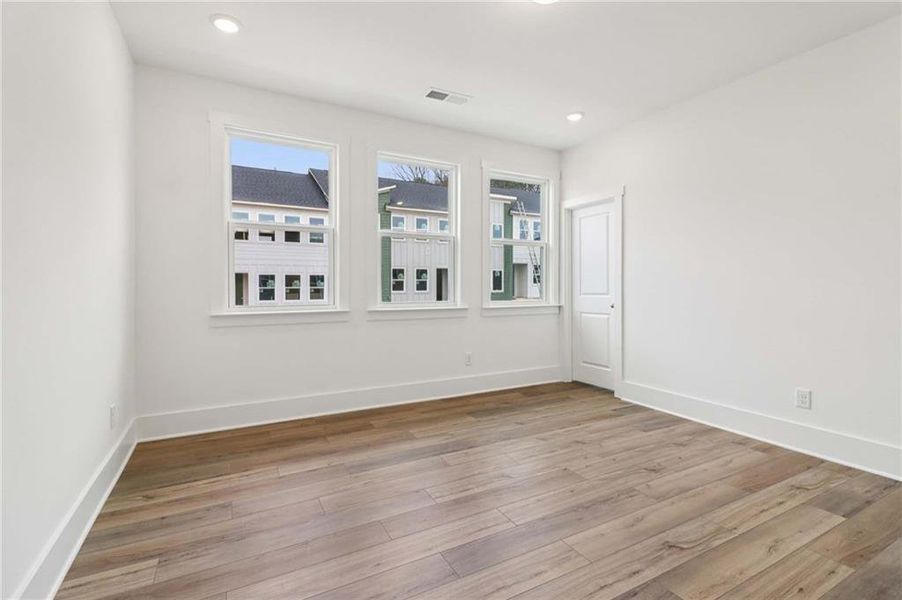 Spacious, unfurnished interior of a new home in Park Vue, Atlanta (Image 34).