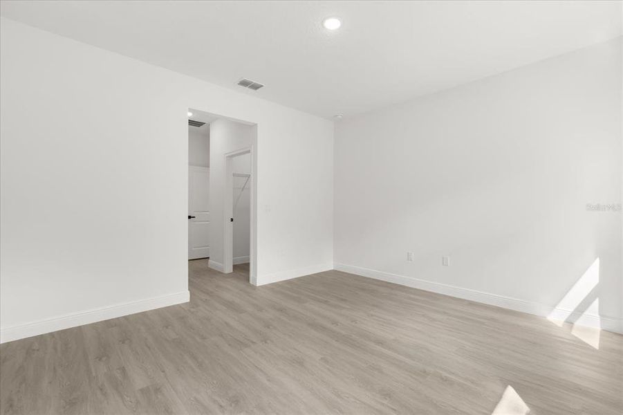 Spacious, unfurnished interior of a new home in , Dunnellon (Image 19).