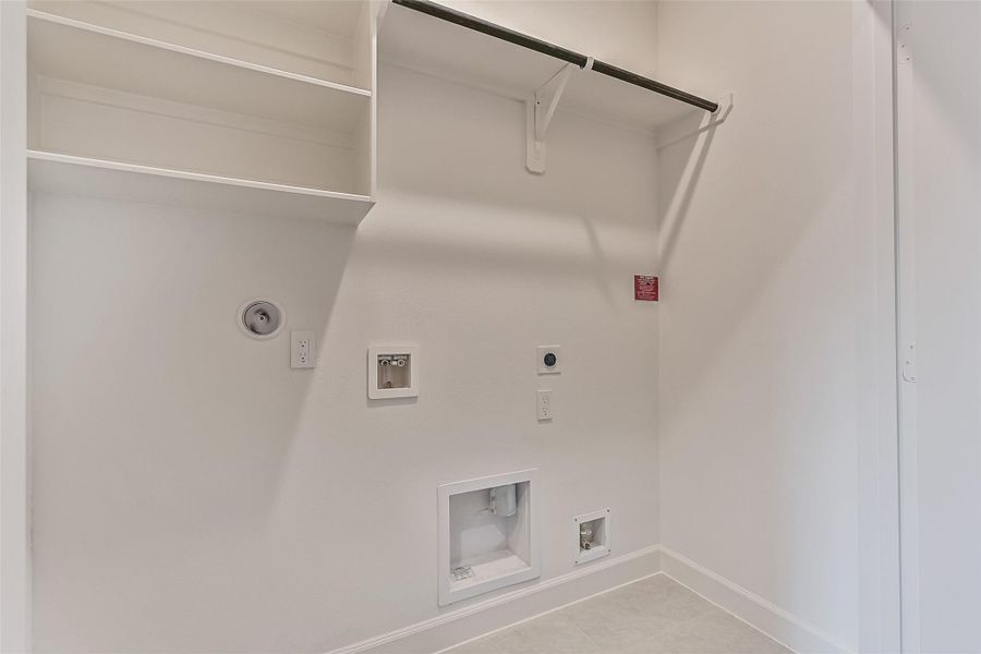 Spacious, unfurnished interior of a new home in Pearland Old Townsite, Pearland (Image 33).