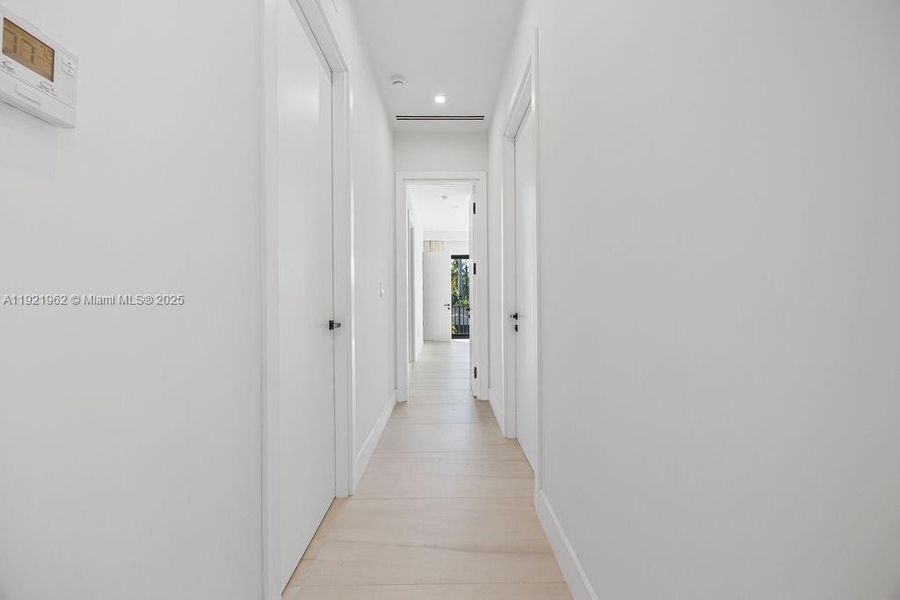 Spacious, unfurnished interior of a new home in , Fort Lauderdale (Image 95).