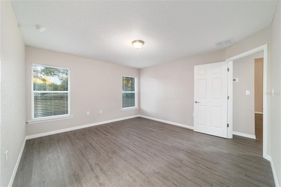 Spacious, unfurnished interior of a new home in , Summerfield (Image 31).